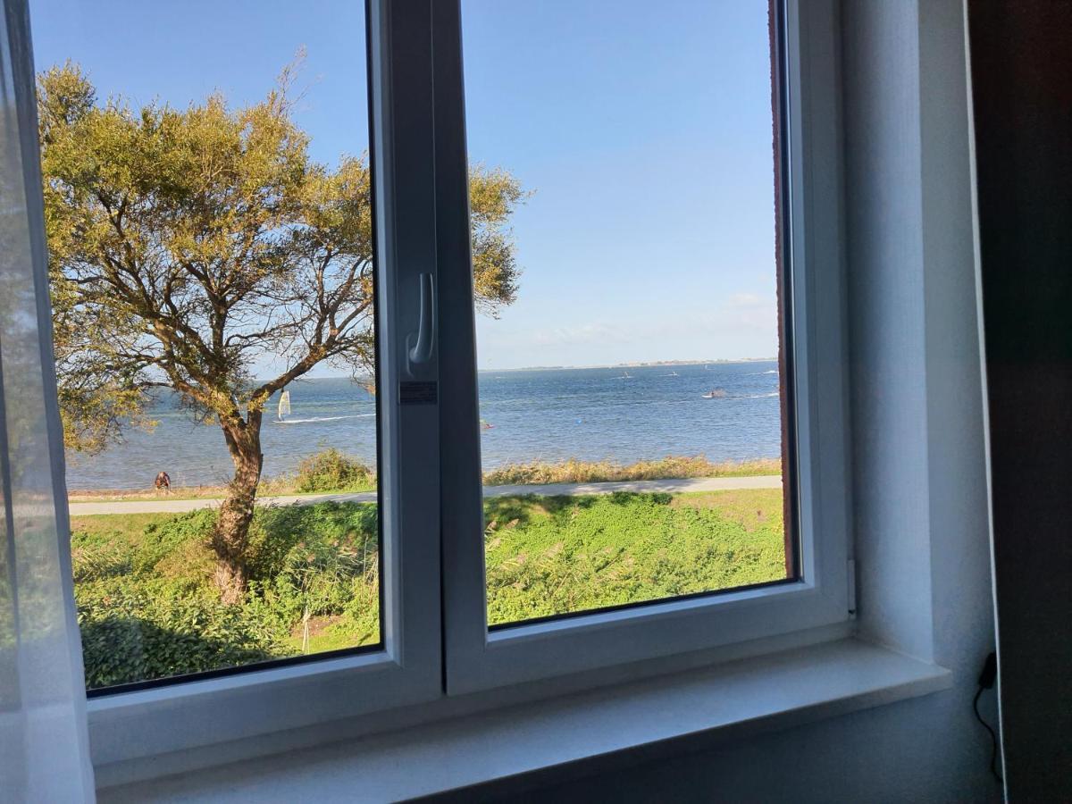 Haus Achtern Diek In Erster Reihe Am Meer Fehmarn Exteriör bild