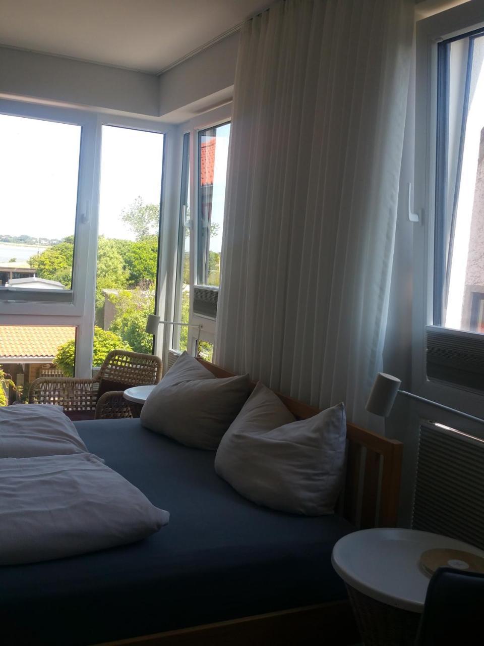 Haus Achtern Diek In Erster Reihe Am Meer Fehmarn Exteriör bild